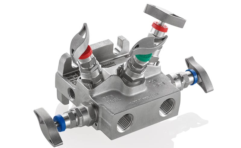 The horizontal valve manifold means that the main body of the manifold is horizontal with connecting ports on the smaller face.